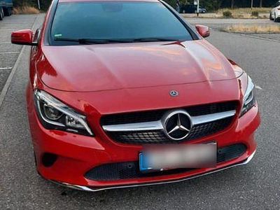 Gebraucht Mercedes CLA180 Shooting Brake 122 PS (89 kW) 2019 Rot Kombi