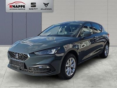 Neu Seat Leon 150 PS (110 kW) 2025 Blau Limousine