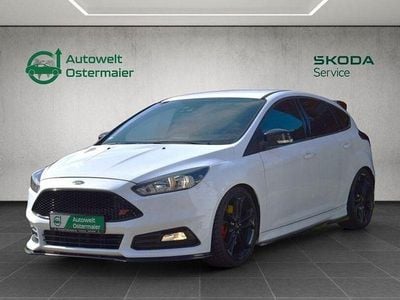 Usado Ford Focus ST 250 HP (183 kW) 2018 Branco Sedan