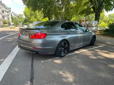 Gebraucht BMW 523 204 PS (150 kW) 2010 Silber Limousine