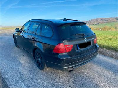 Gebraucht BMW 320 184 PS (135 kW) 2012 Schwarz Kombi