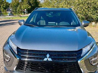 Grau Gebraucht 2023 Mitsubishi Eclipse Cross Select SUV | 31.500 € (Etwas zu teuer)