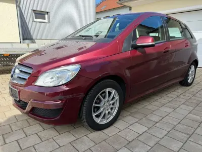 Gebraucht Mercedes B180 109 PS (80 kW) 2009 Rot Van / Kleinbus