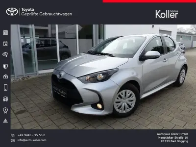Gebraucht Toyota Yaris 116 PS (85 kW) 2023 Shimmering silver 1l0 Kleinwagen