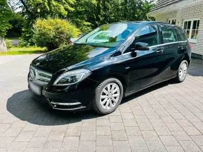 Gebraucht Mercedes B200 156 PS (114 kW) 2012 Schwarz Kleinwagen