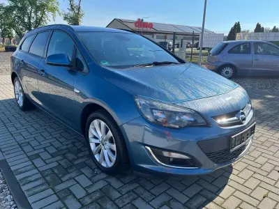 Gebraucht Opel Astra Active 140 PS (102 kW) 2013 Blau Kombi