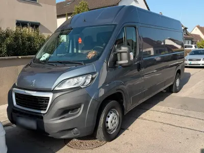Gebraucht Peugeot Boxer 163 PS (119 kW) 2018 Grau Van