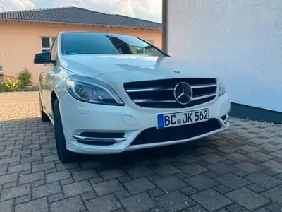 Gebraucht Mercedes B180 109 PS (80 kW) 2014 Weiß Kleinwagen