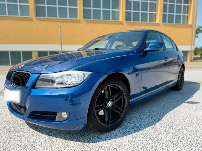 Gebraucht BMW 318 143 PS (105 kW) 2011 Blau Limousine