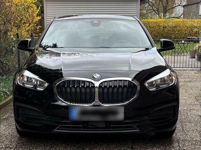Second-hand BMW 118 Advantage 140 CP (102 kW) 2020 Negru Hatchback