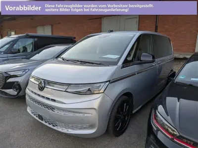 Gebraucht VW Multivan Style 150 PS (110 kW) 2024 Reflexsilber (silver), metallic Van / Kleinbus