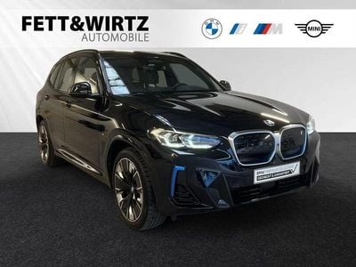 Gebraucht BMW iX3 Impressive 210 kW (286 PS) 2023 Carbonschwarz metallic SUV