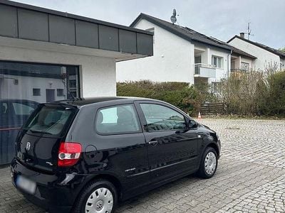 Gebraucht VW Fox 54 PS (39 kW) 2009 Schwarz Kleinwagen