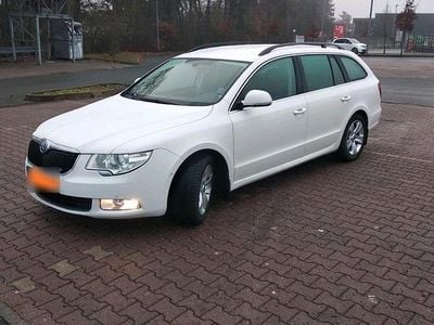 Gebraucht Skoda Superb 105 PS (77 kW) 2011 Weiß Kombi
