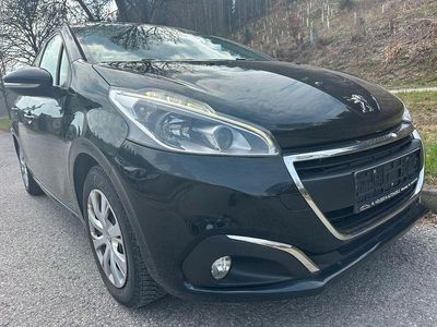 Gebraucht Peugeot 208 Active 82 PS (60 kW) 2017 Schwarz Kleinwagen