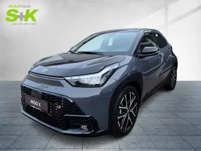 Neu Toyota Aygo X Sport 117 PS (86 kW) 2026 Ash grey metallic / black SUV