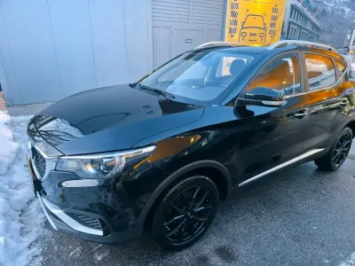 Używany MG ZS Luxury 105 kW (143 KM) 2022 Czarny SUV