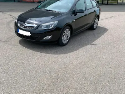 Używany Opel Astra 160 KM (117 kW) 2011 Czarny Kombi