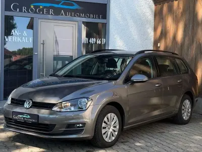 Gebraucht VW Golf VII Trendline 110 PS (80 kW) 2016 Limestone grey metallic Kombi