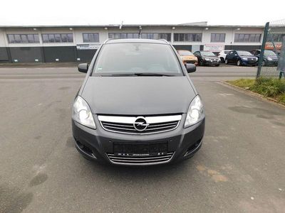 Grau Gebraucht 2012 Opel Zafira Family Van / Kleinbus | 4.950 € (Fairer Preis)