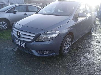 Gebraucht Mercedes B220 170 PS (125 kW) 2014 Grau Van / Kleinbus