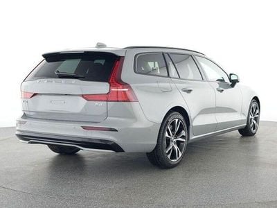Gebraucht Volvo V60 Plus 197 PS (144 kW) 2024 Vapour grey / metallic (metallic) Kombi