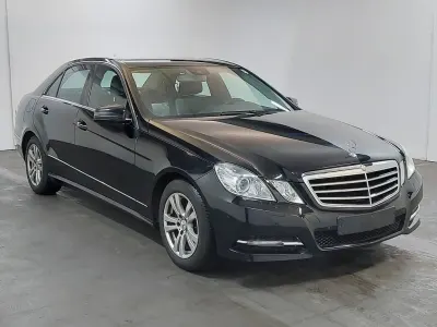 Gebraucht Mercedes E220 Avantgarde 170 PS (125 kW) 2012 Obsidianschwarz  me (metallic) Limousine