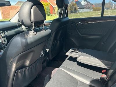 Second-hand Mercedes C320 217 CP (159 kW) 2001 Argintiu Berlinǎ