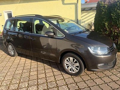 Gebraucht VW Sharan Comfortline 150 PS (110 kW) 2017 Braun Van / Kleinbus