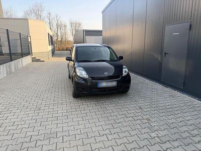 Gebraucht Daihatsu Sirion 69 PS (50 kW) 2010 Schwarz Kleinwagen