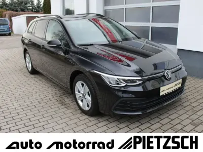 Gebraucht VW Golf VIII Life 150 PS (110 kW) 2022 Deep black Kombi