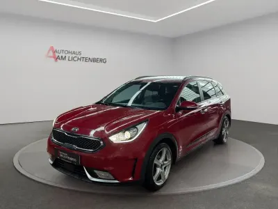 Używany Kia Niro Spirit 141 KM (103 kW) 2017 Czerwony SUV