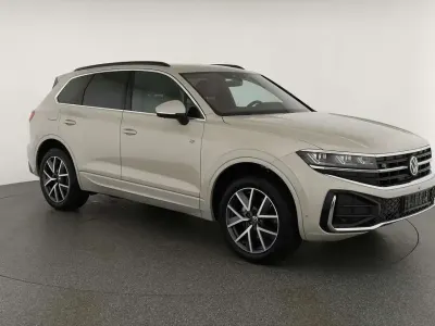Gebraucht VW Touareg R-line 286 PS (210 kW) 2024 Sechura beige metallic SUV