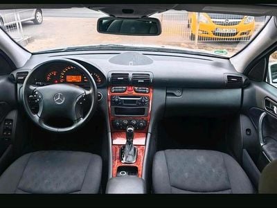 Grau Gebraucht 2001 Mercedes C220 Limousine | 2.999 €