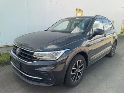 Gebraucht VW Tiguan Life 150 PS (110 kW) 2023 Grau SUV