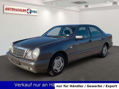 Grau Gebraucht 1996 Mercedes E200 Classic Limousine | 1.199 €