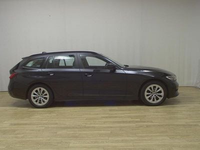 Schwarz Gebraucht 2021 BMW 318 Advantage Kombi | 17.380 € (Fairer Preis)
