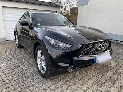 Schwarz Gebraucht 1997 Infiniti QX70 SUV | 16.500 € (Fairer Preis)