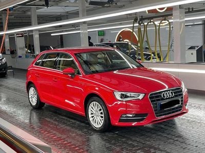 Gebraucht Audi A3 Sportback 126 PS (92 kW) 2013 Rot Kleinwagen