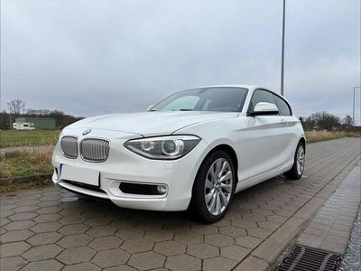 Weiß Gebraucht 2013 BMW 116 Urban Line Kleinwagen | 10.200 € (Fairer Preis)