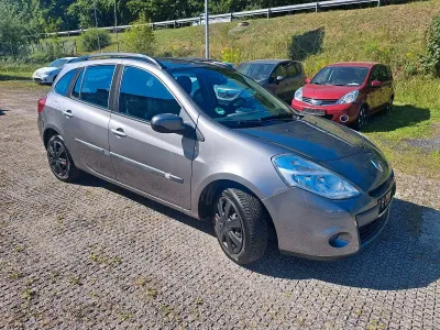 Gebraucht Renault Clio GrandTour Expression 75 PS (55 kW) 2010 Grau cassiopee Kombi