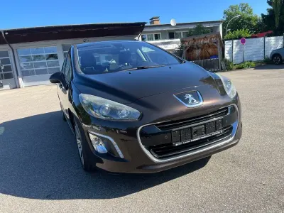 Gebraucht Peugeot 308 Allure 156 PS (114 kW) 2012 Limousine