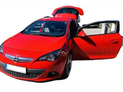 Begagnad Opel Astra GTC 179 HK (131 kW) 2011 Röd Sedan