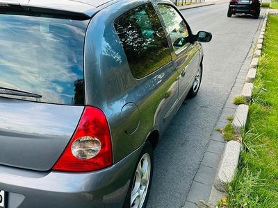 Gebraucht Renault Clio II 58 PS (42 kW) 2009 Grau Kleinwagen