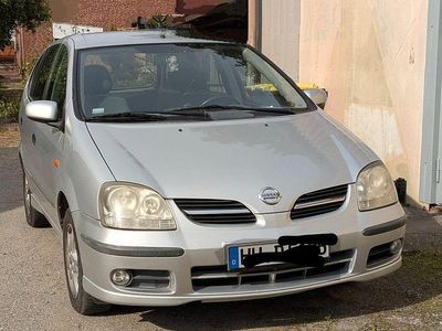 Nissan Almera Tino