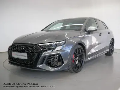 Gebraucht Audi RS3 Sportback Ambiente 400 PS (294 kW) 2023 Daytonagrau perleffekt Kleinwagen