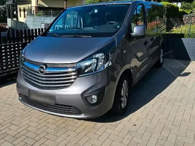 Gebraucht Opel Vivaro 146 PS (107 kW) 2017 Grau Van / Kleinbus