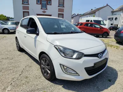 Gebraucht Hyundai i20 Classic 86 PS (63 kW) 2015 Weiß Limousine