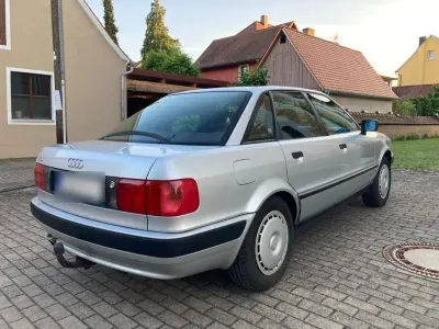 Gebraucht Audi 80 90 PS (66 kW) 1993 Silber Limousine