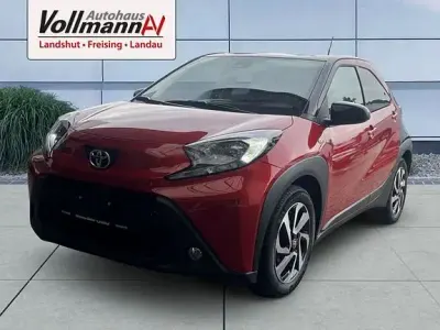 Gebraucht Toyota Aygo X Basis 72 PS (52 kW) 2022 Rot SUV